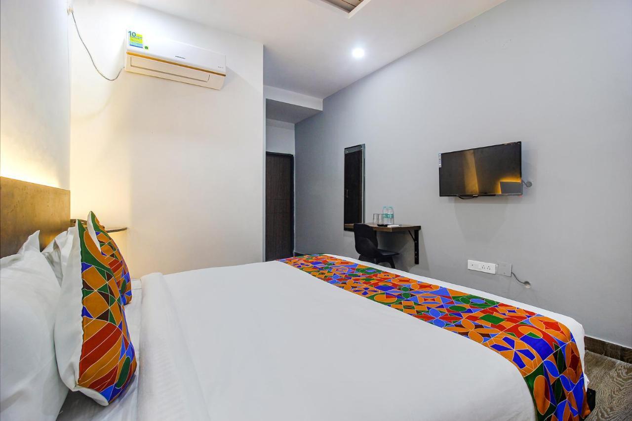 Fabhotel W Grand Suites - Nr Lanco Hills, Manikonda Hyderabad Exterior photo