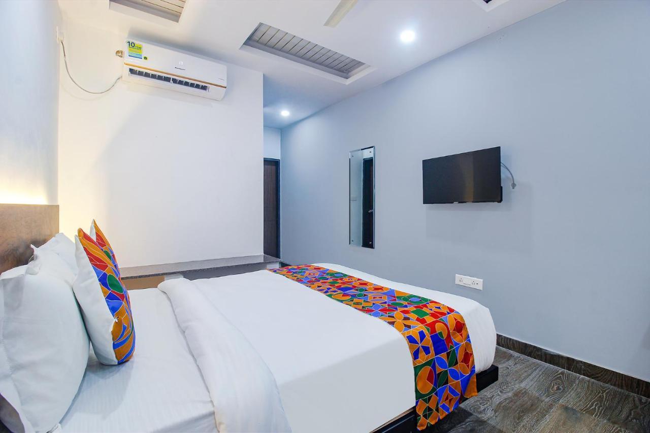 Fabhotel W Grand Suites - Nr Lanco Hills, Manikonda Hyderabad Exterior photo
