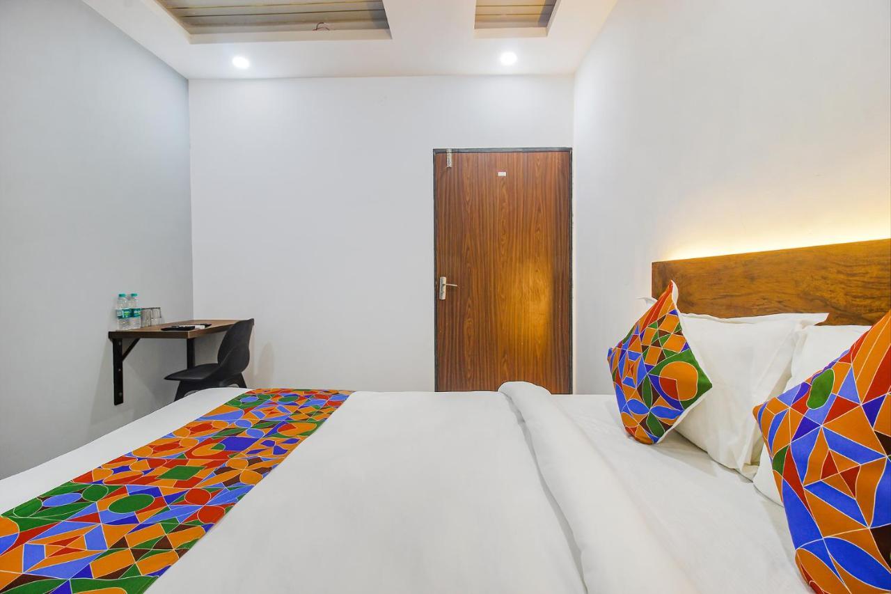 Fabhotel W Grand Suites - Nr Lanco Hills, Manikonda Hyderabad Exterior photo